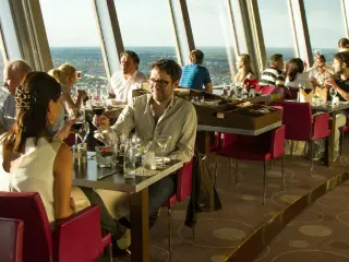 Breakfast_in_the_restaurant_in_the_TV_tower