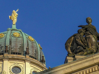Dome_and_figure_French_dome_Berlin