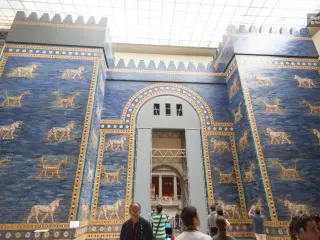 Ischtar-Tor_von_Babylon_im_Pergamonmuseum