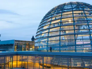 Reichstag_dome_in_the_evening
