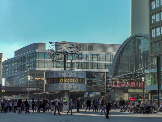 World_clock_Alexanderplatz_Berlin