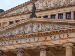 visit_the_Konzerthaus_on_the_Gendarmenmarkt_in_Berlin