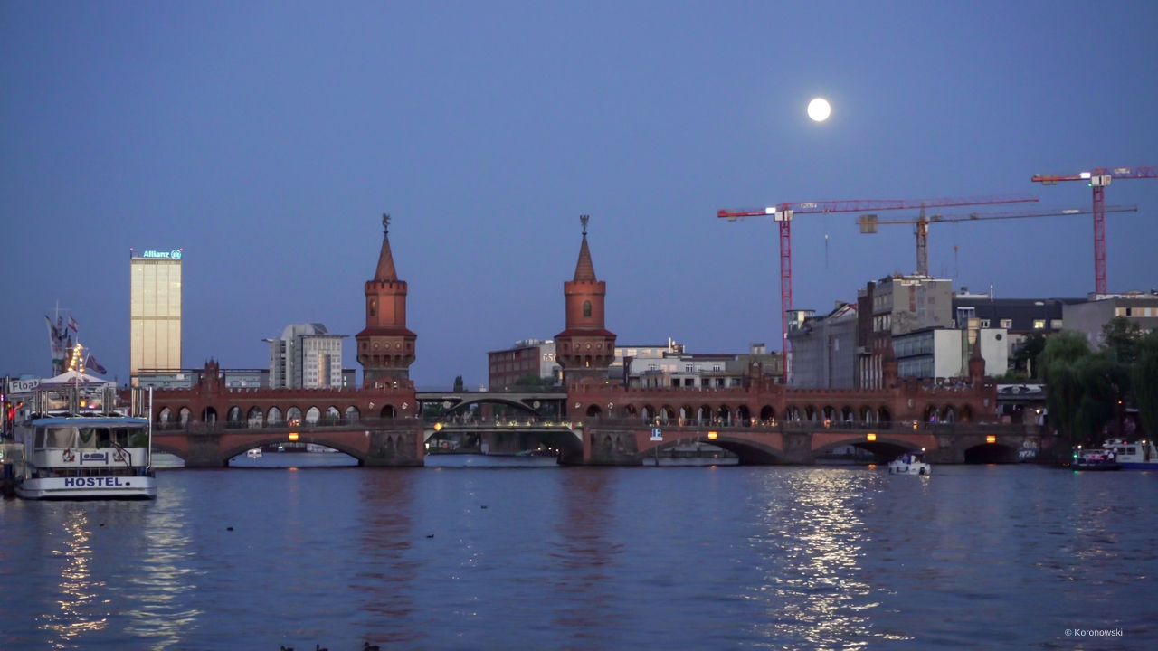 Berlin bei Nacht Oberbaumbruecke