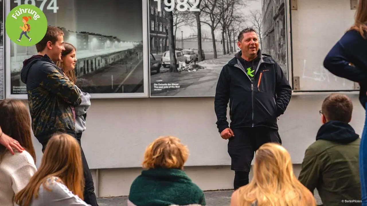 Berliner Mauer - Mauertour für Schulklassen mit einem Zeitzeugen.