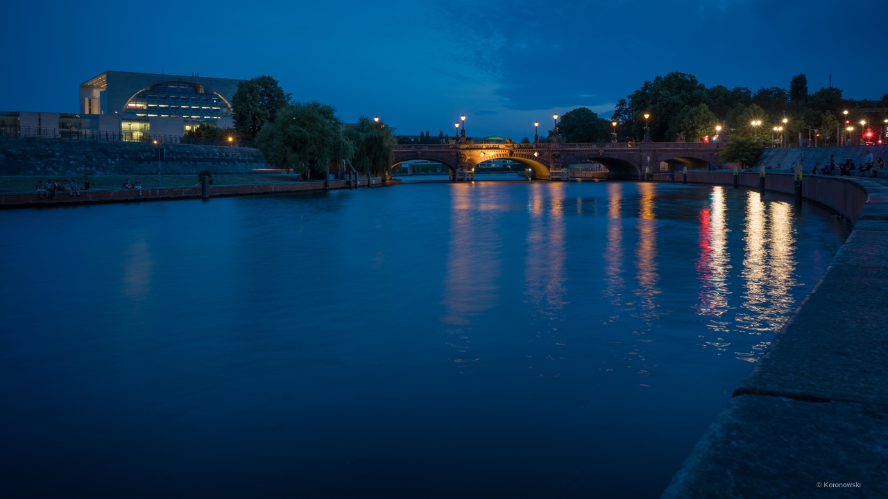 Berlin bei Nacht Spreebogen
