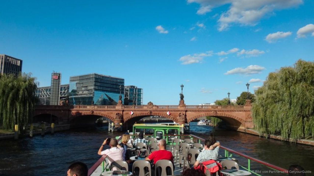 Schifffahrt durch Berlin2
