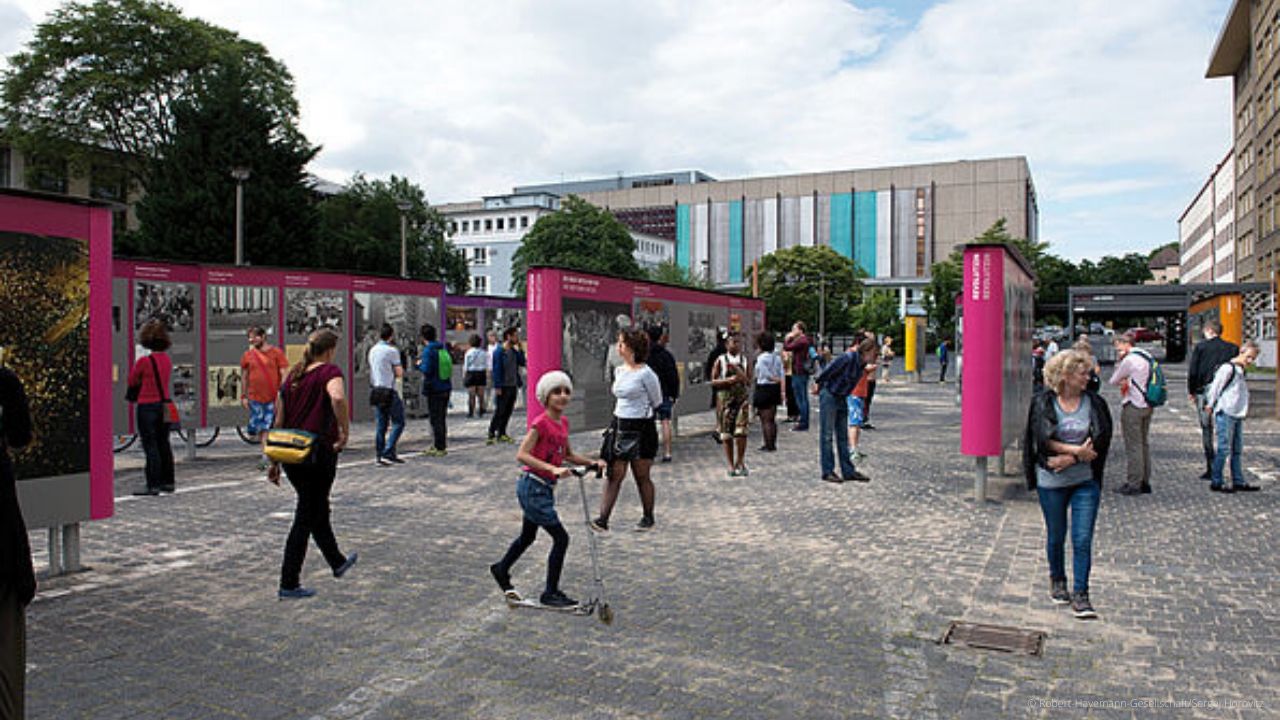 Open Air Ausstellung in Berlin Revolution und Mauerfall 2