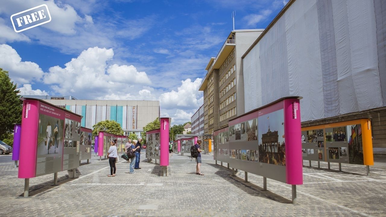 Berlin Sightseeing -Open Air Ausstellung: Revolution und Mauerfall 