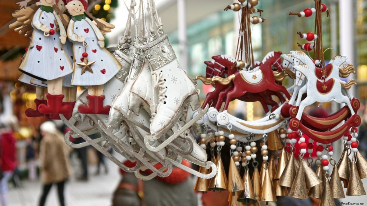 Nordic Christmas market with theater at the castle Britz