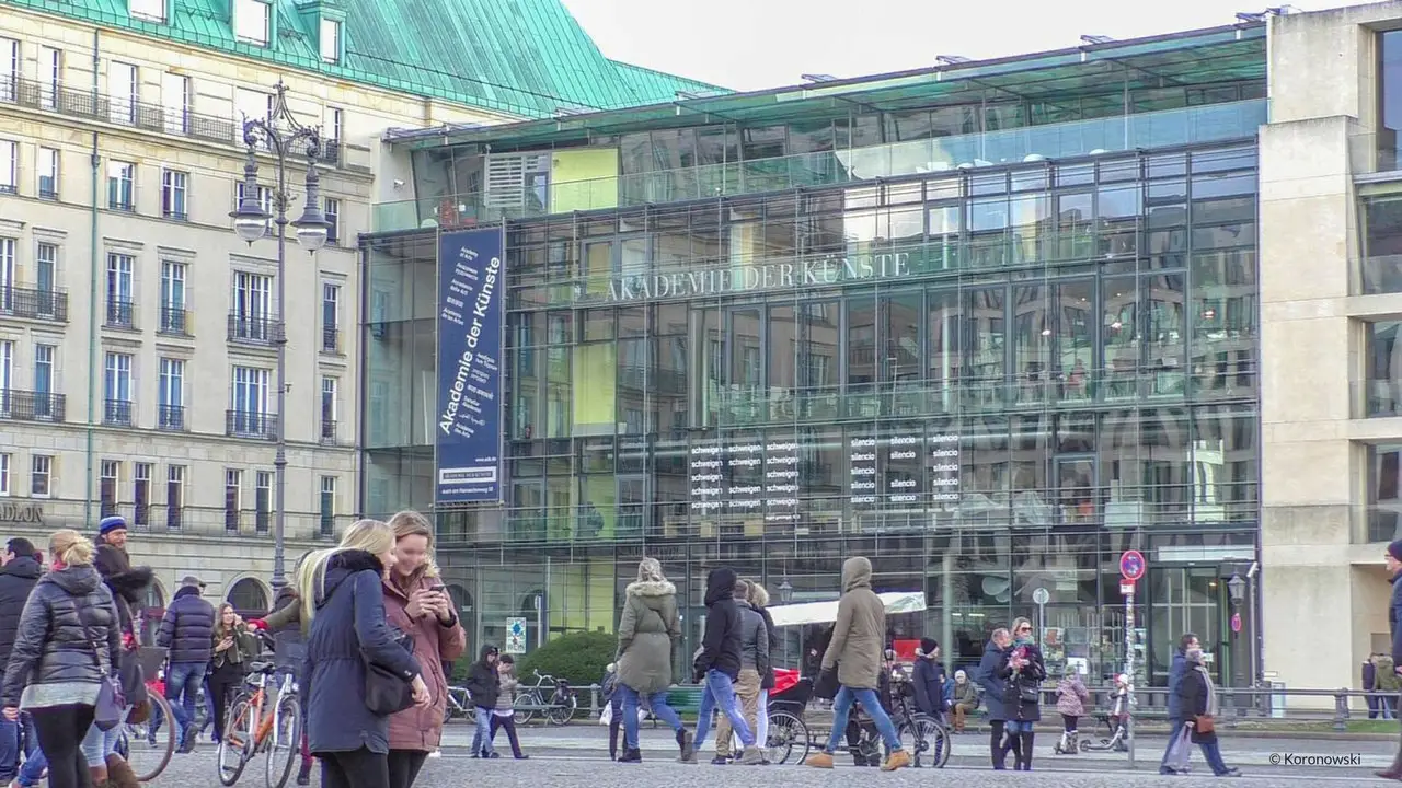 Akademie der Künste am Pariser Platz - Kunstszene & Museen Berlin