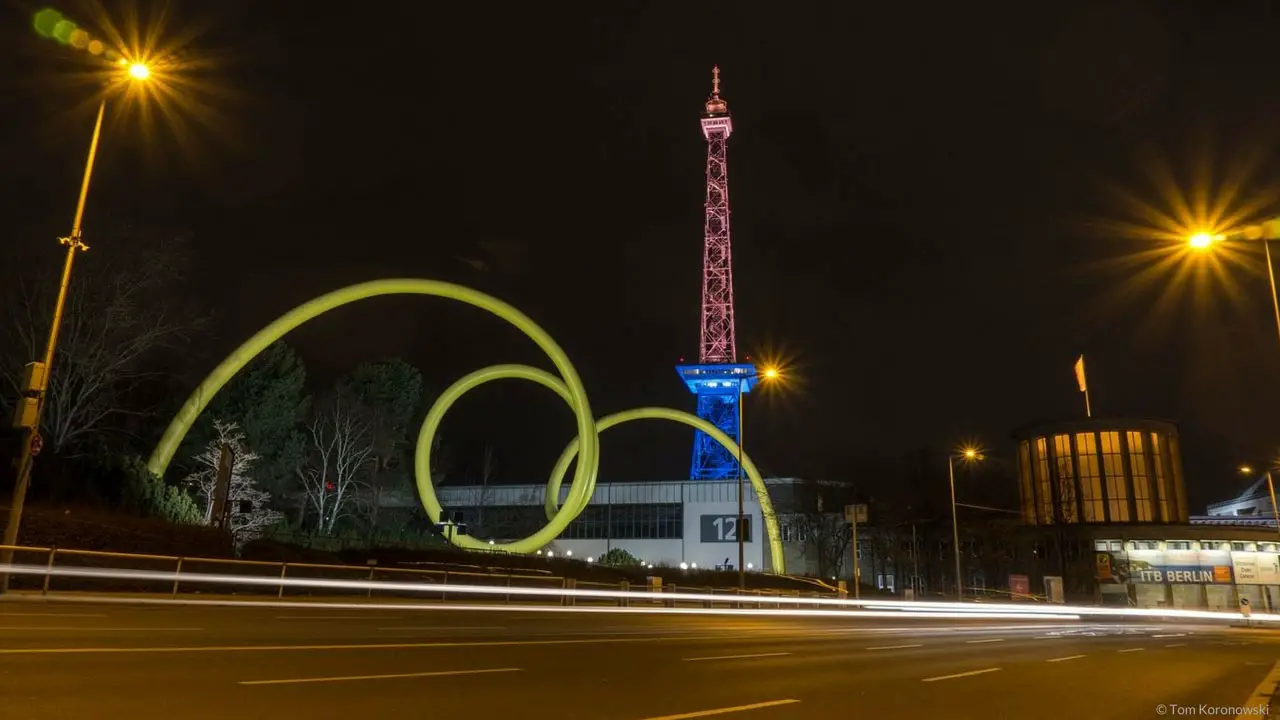 Berliner Funkturm bei Nacht