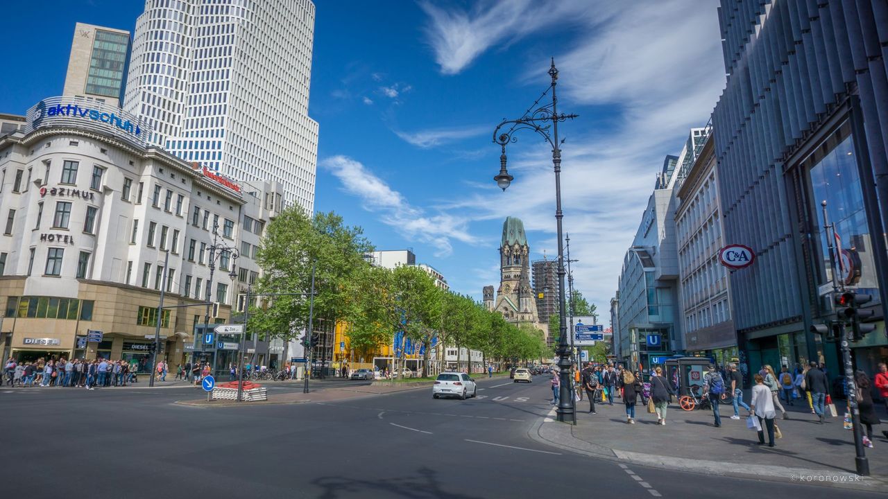 Der Shoppingboulevard Kurf rstendamm  in Berlin 