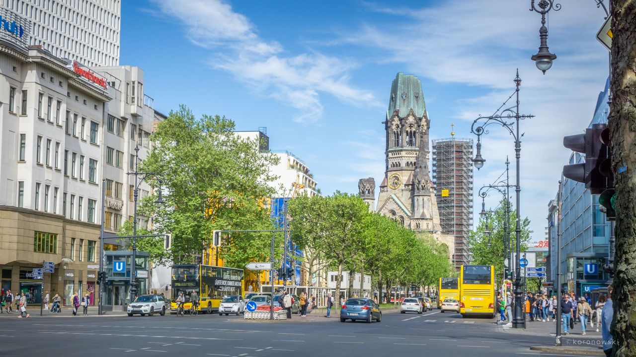 Der Shoppingboulevard Kurf rstendamm  in Berlin 