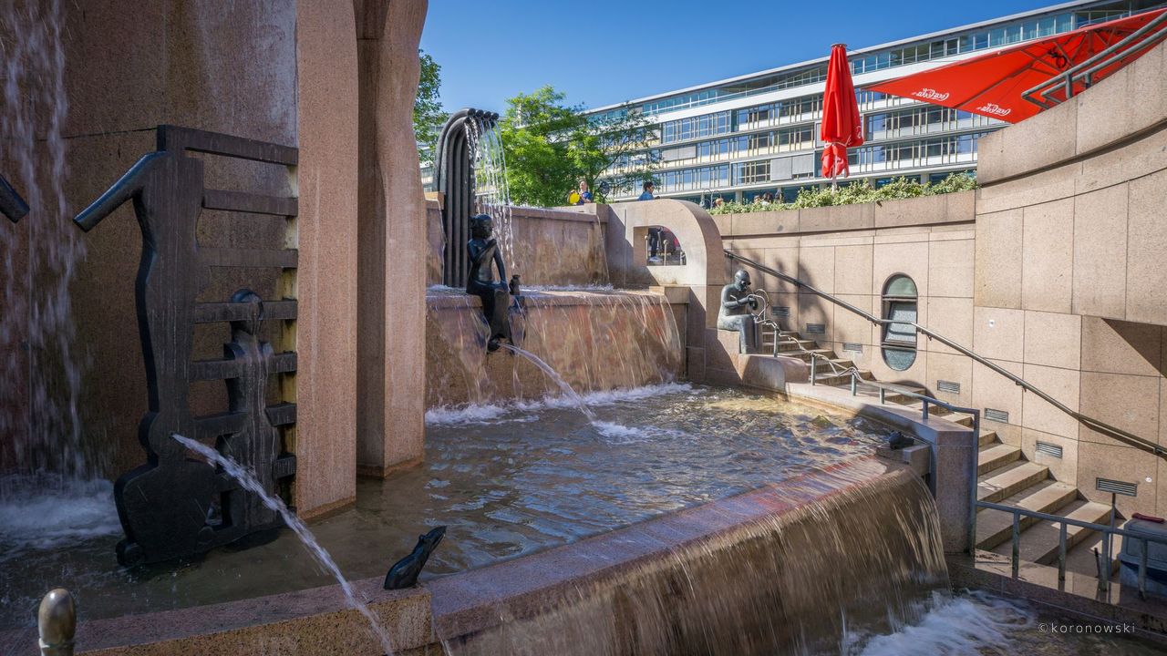 Weltkugelbrunnen am Kudamm Berlin