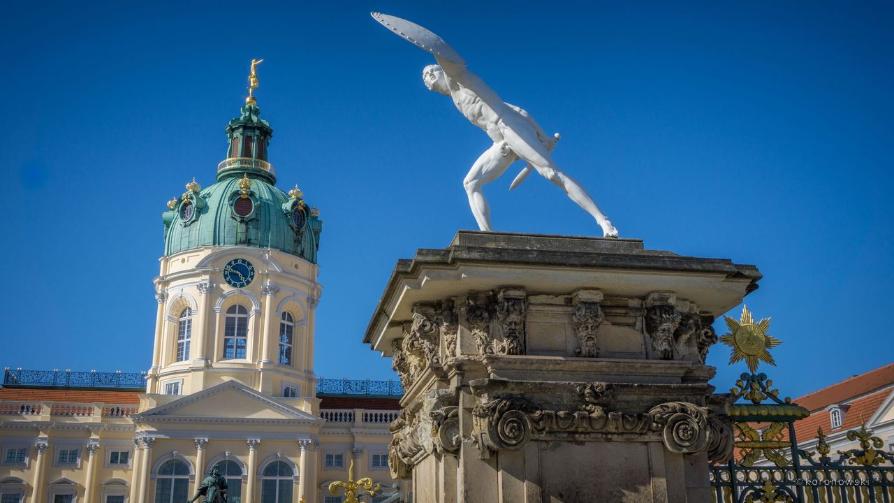 Kriegerfigur Eingang Schloss Charlottenburg