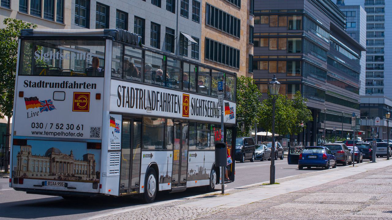 Hop-On/Hop-Off Bustour in Berlin mit Live-Kommentar