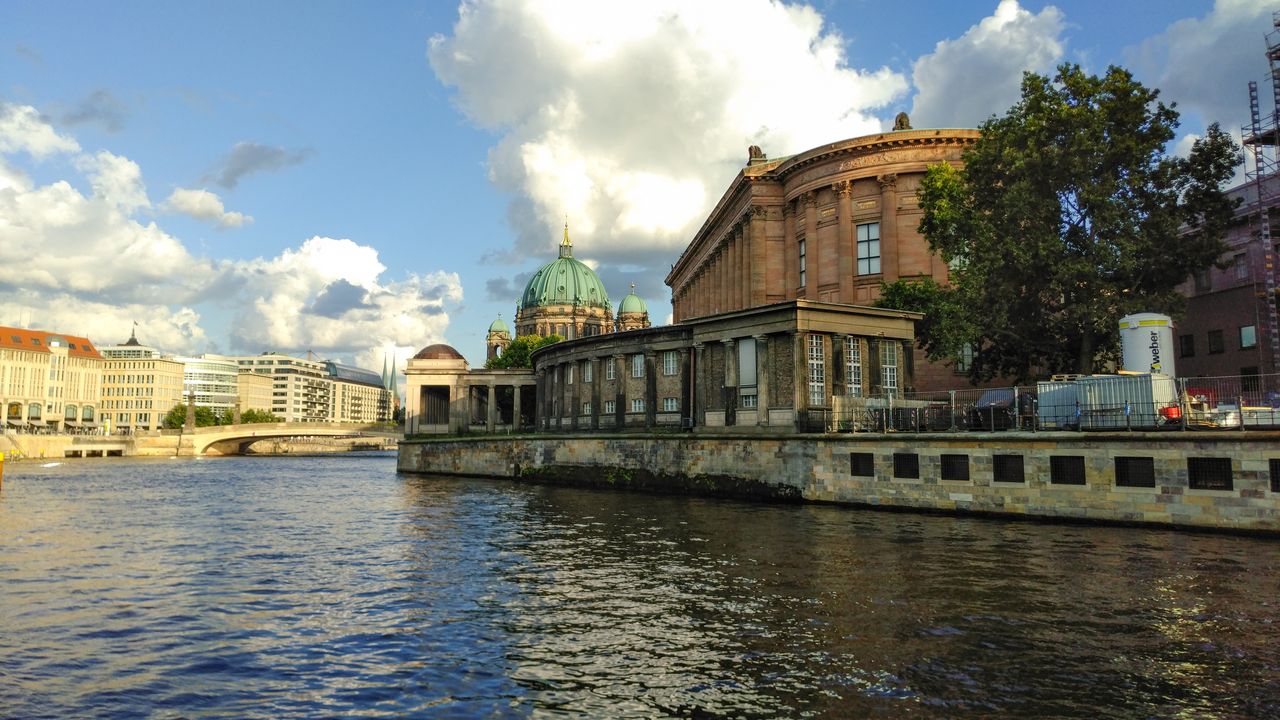 Berlin: Brückenfahrt entlang der Spree 