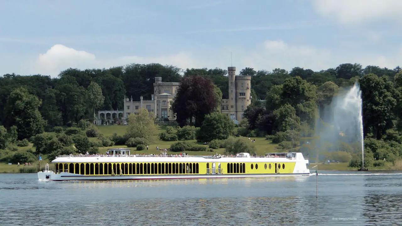 Steamboat trips & regular boat trips - Potsdam Castle Tour