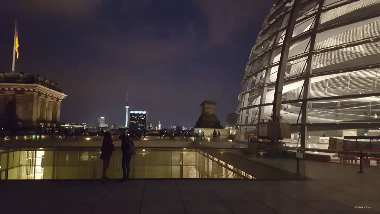 Dachterrasse im Reichstag am Abend