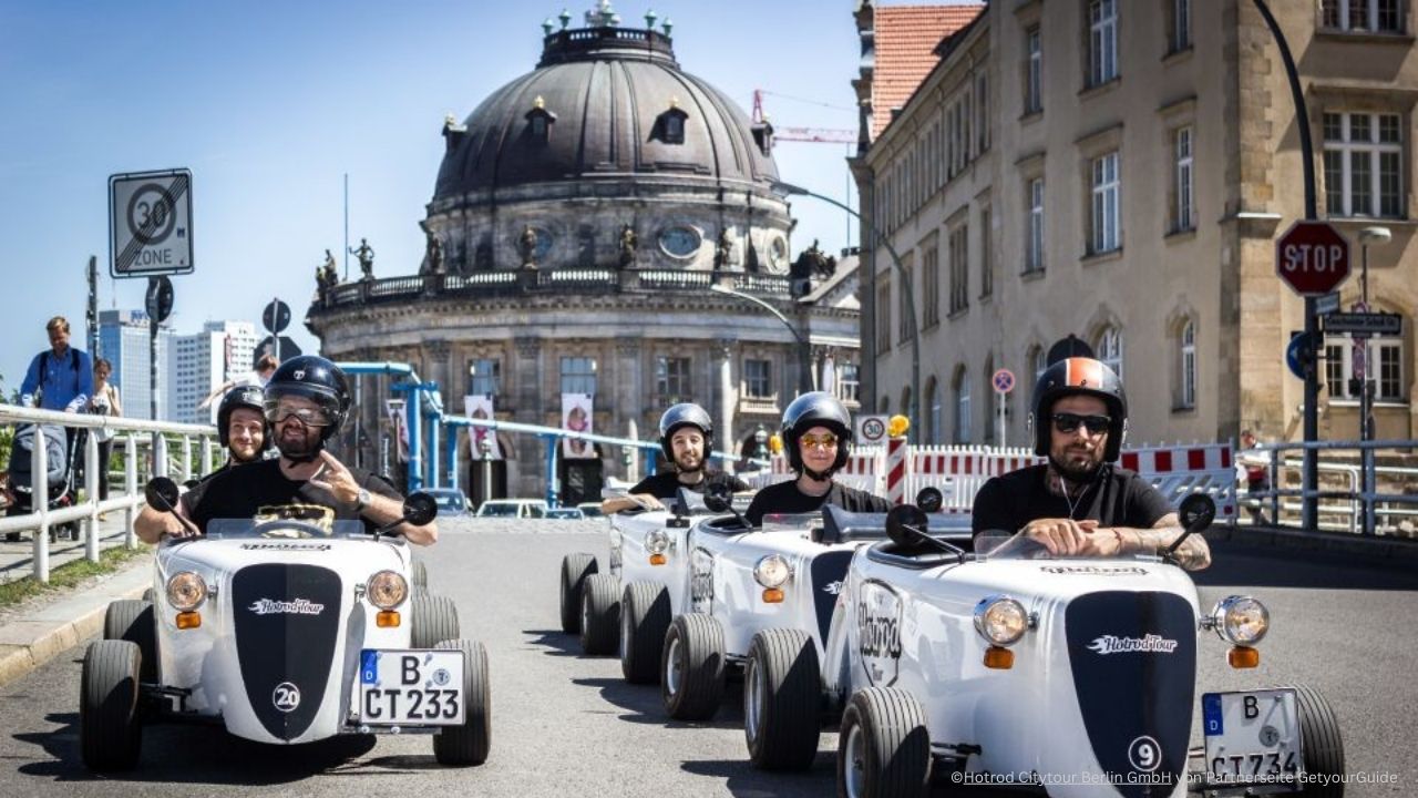 Sightseeing Tour in a Mini Hotrod Berlin1