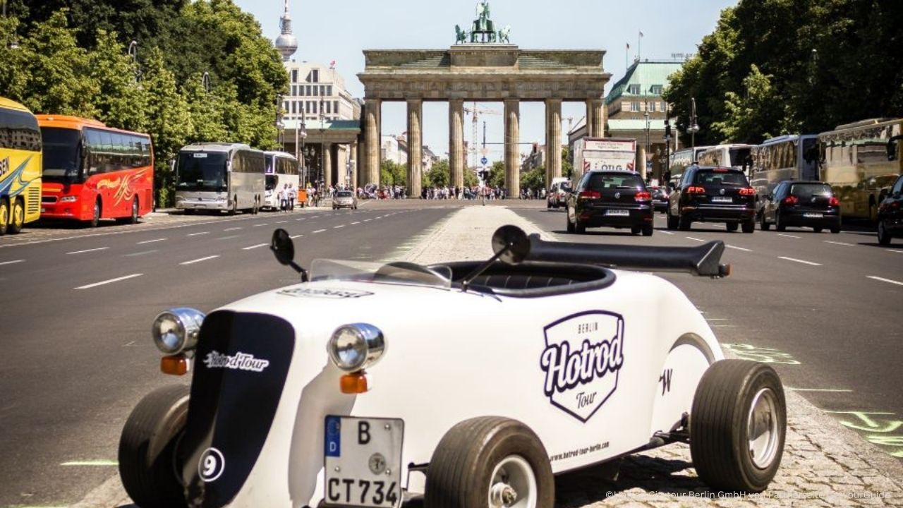 Sightseeing Tour in a Mini Hotrod Berlin4