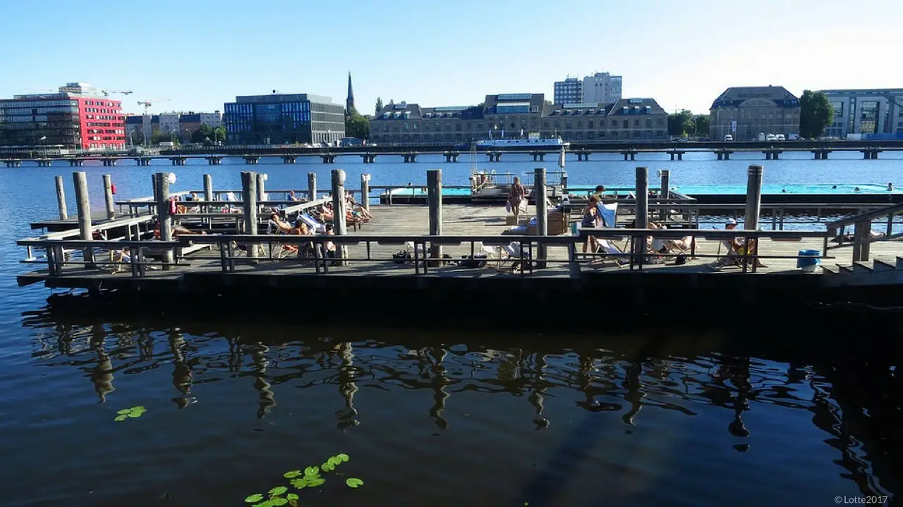 Das außergewöhnlichste Bad Europas - Badeschiff in Berlin