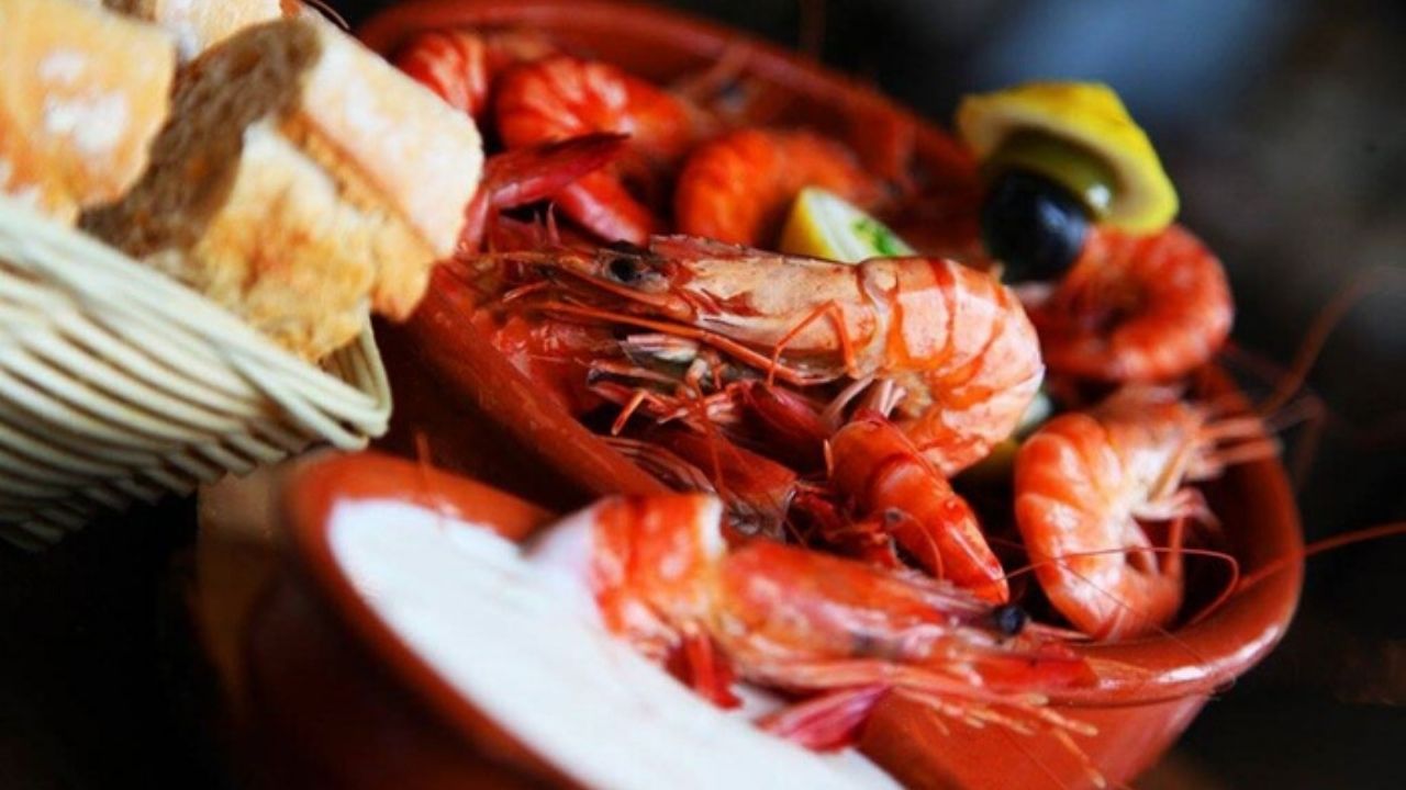 Berlin Deals: Gambas für ZWEI & Wein mit Blick auf den Fernsehturm für 23,92 €