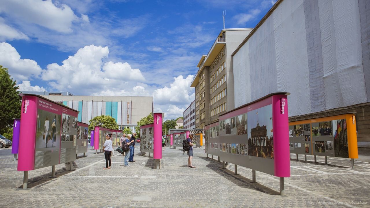 Berlin Sightseeing -Open Air Ausstellung: Revolution und Mauerfall