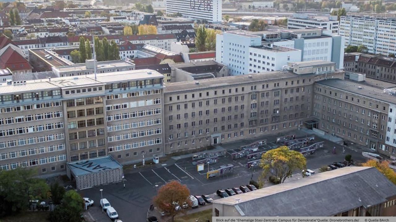 Blick auf die "Ehemalige Stasi-Zentrale. Campus für Demokratie"