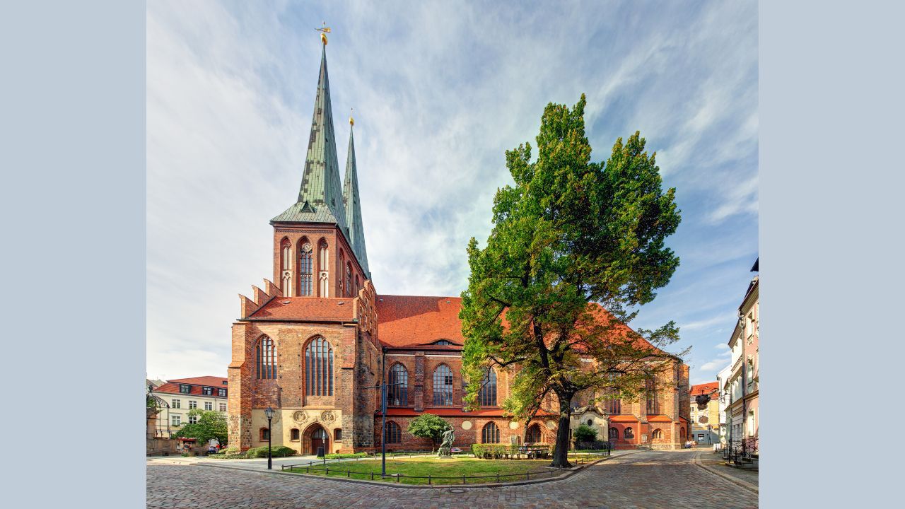 Blick auf die Nikolaikirche in Berlin