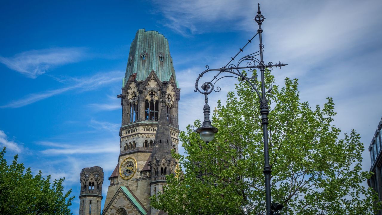 Besuchen Sie die Kaiser Wilhelm Gedächtniskirche und buchen Sie sich ein Zimmer im 4 Sterne Hotel Otto.