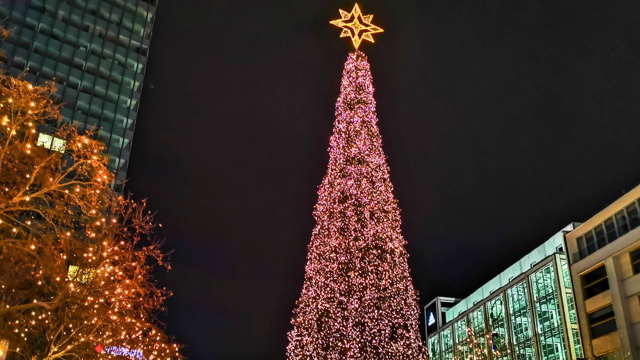 magische Weihnachtsmarkt-Lichtertour Berlin erleben