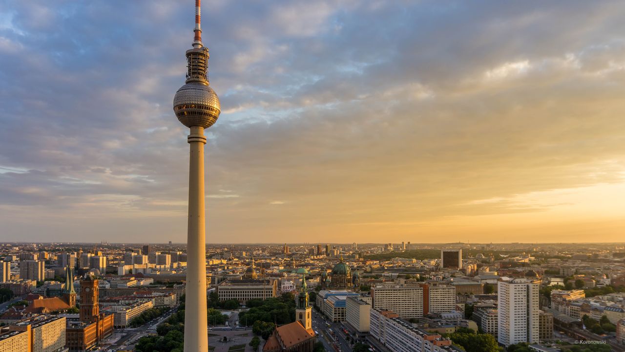Stroll past the queue and enjoy a VIP lunch in the Berlin TV tower!