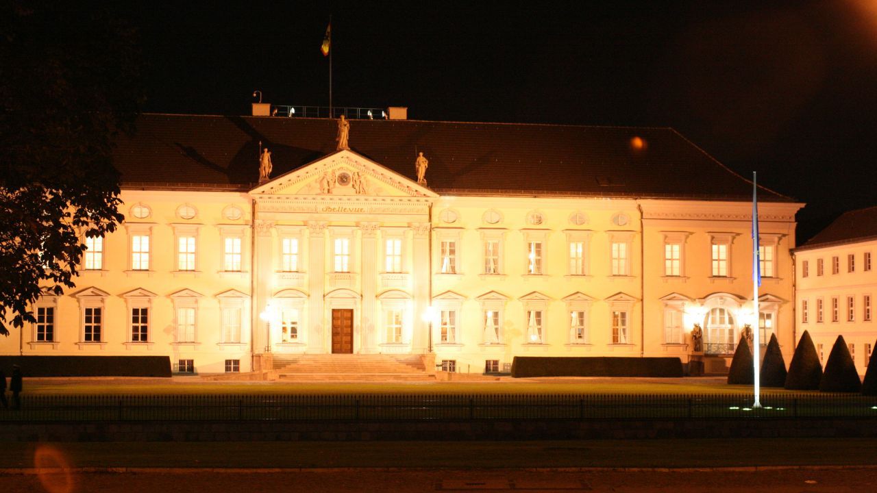 Blick auf das Schloss Bellevue Berlin bei Nacht