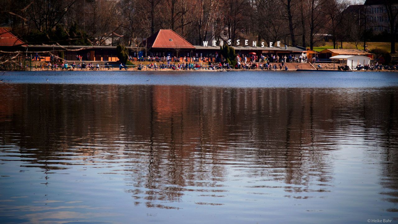 Beach at Weißensee Berlin with beach bar
