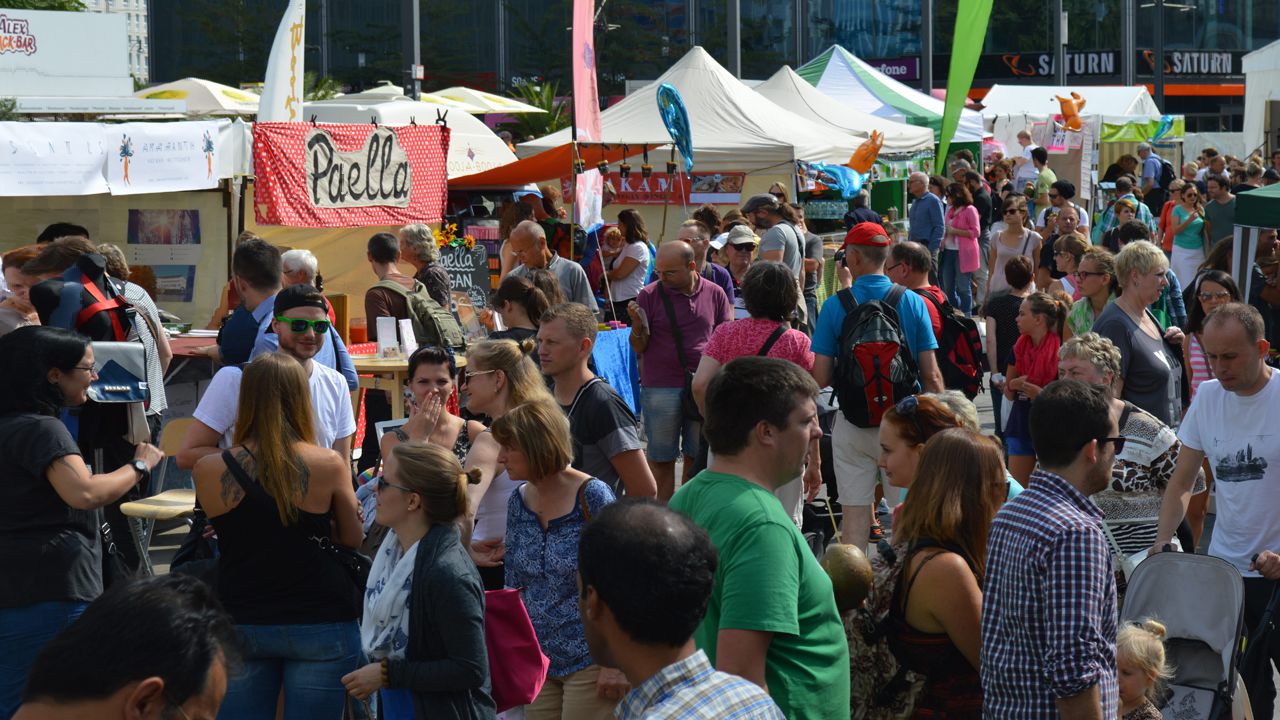 Das größte Vegane Sommerfest Europas vom 25. bis 27. August auf dem Alexanderplatz in Berlin